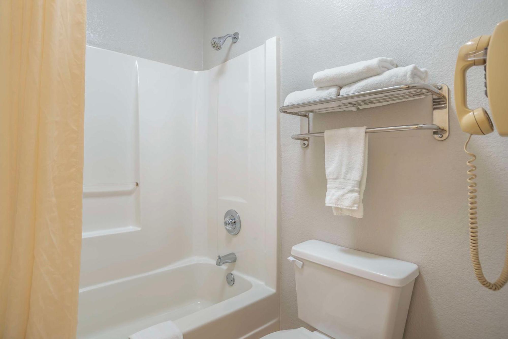 Best Western Andalusia Inn מראה חיצוני תמונה