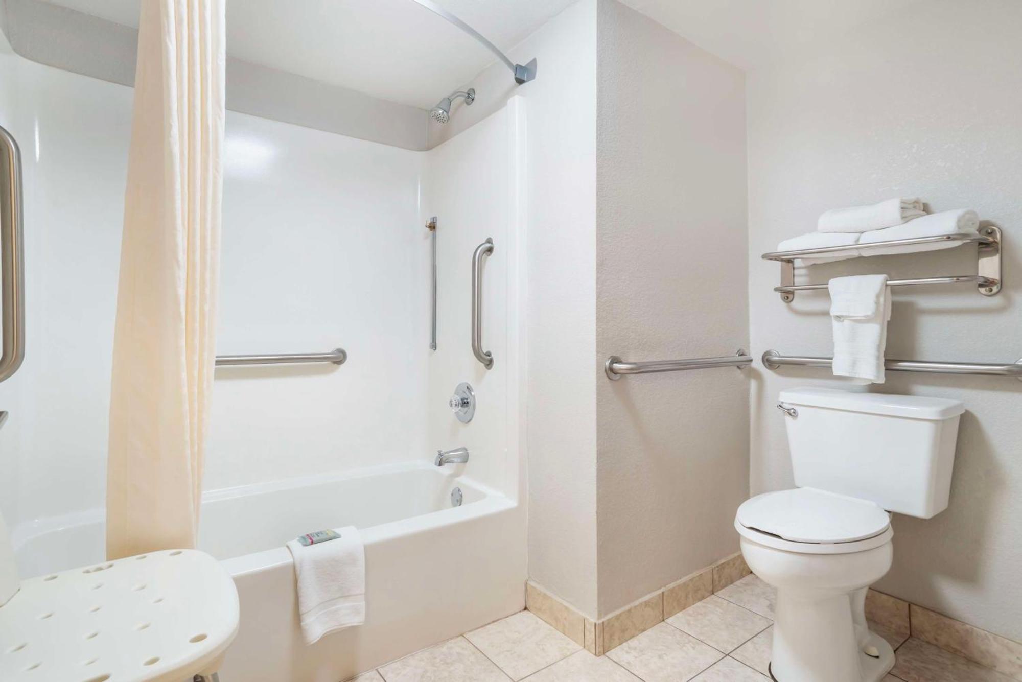 Best Western Andalusia Inn מראה חיצוני תמונה